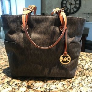 Michael Kors Jetsetter Signature Tote
